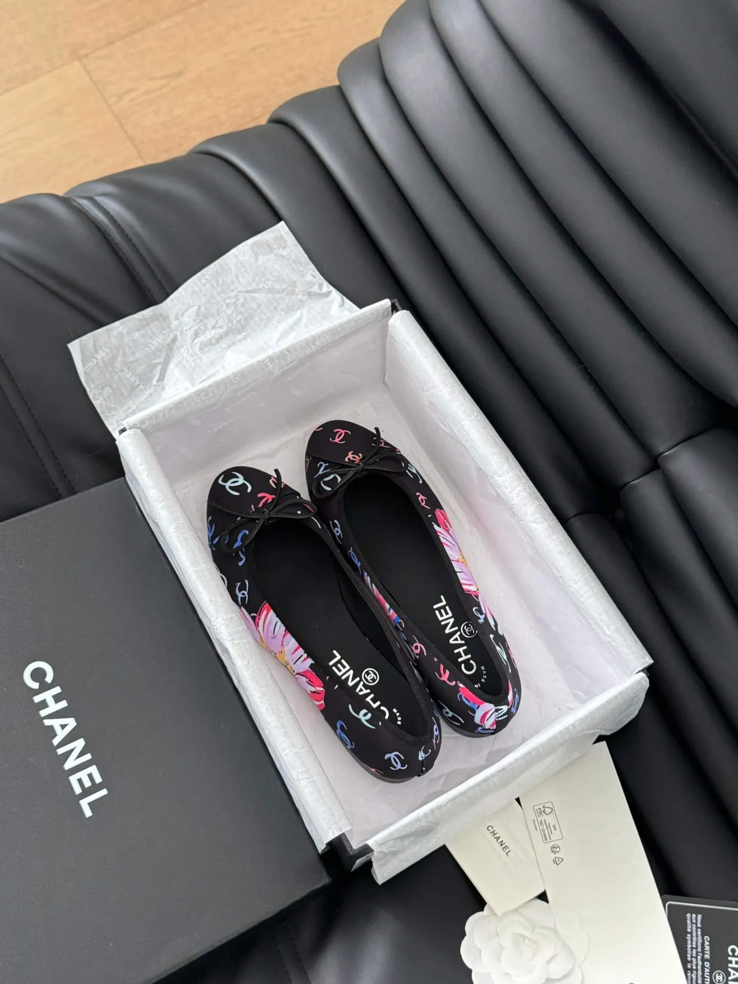 👟👟Ex-factory price 480👟👟 Purchasing-grade Chanel new color ballet shoes, original 1:1 replica, a classic among classics, perfect whether paired with trousers or skirts. The small round toe design is very good at modifying the foot shape, a must-have for little fairies! Heel height: 2.5cm Size: 35-41 (40/41/42/43 customized, non-refundable)